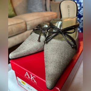 Anne Klein Irvin Mule Kitten Heels in Bronze Linen/Fabric Size 7